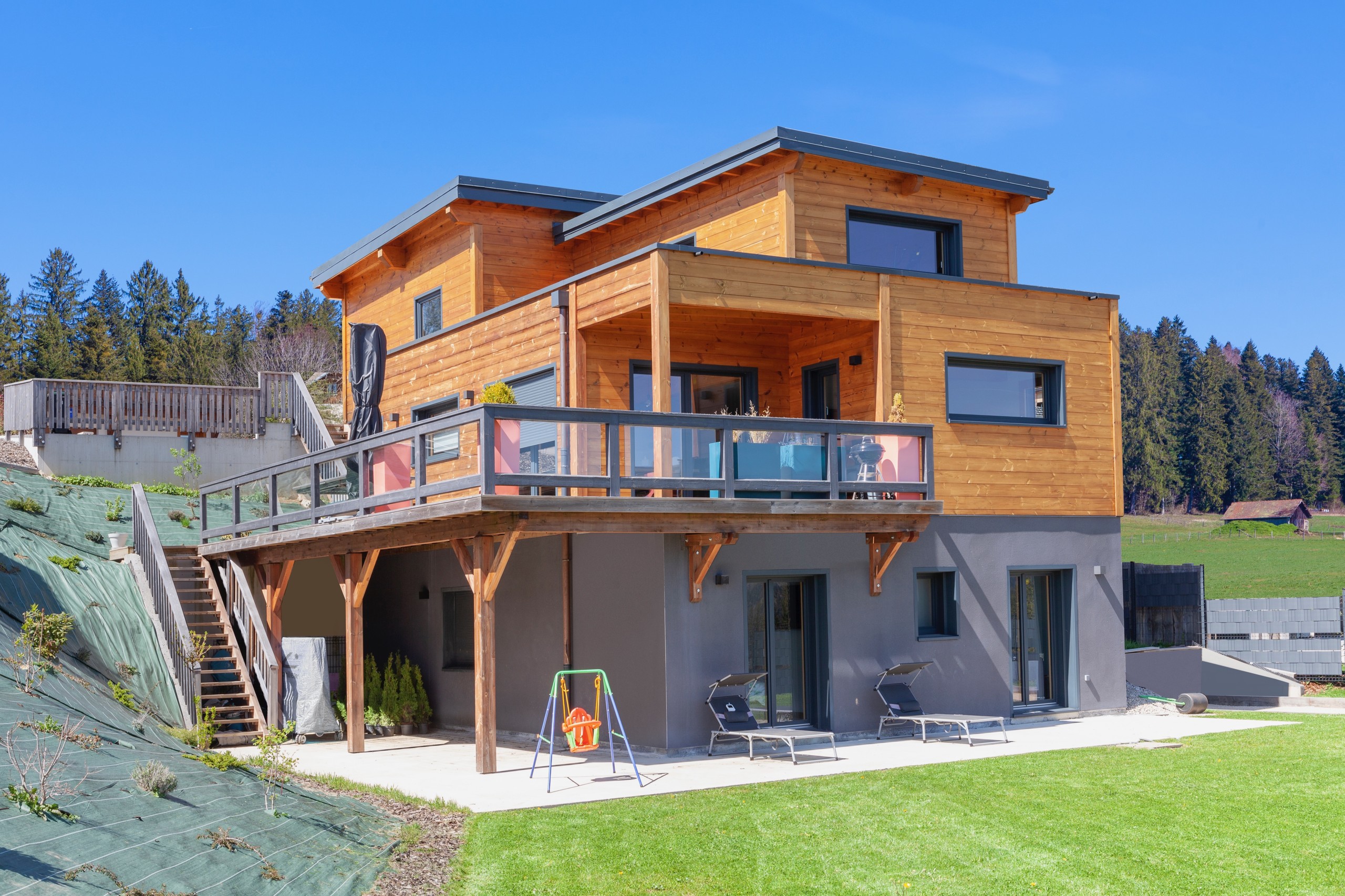 Maison bois contemporaine sur 3 niveaux à Villers-le-Lac