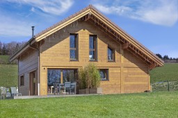 Chalet moderne en bois thermo-chauffé
