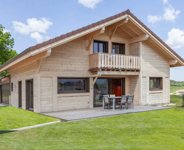 Chalet traditionnel dans l'esprit poteau-poutre