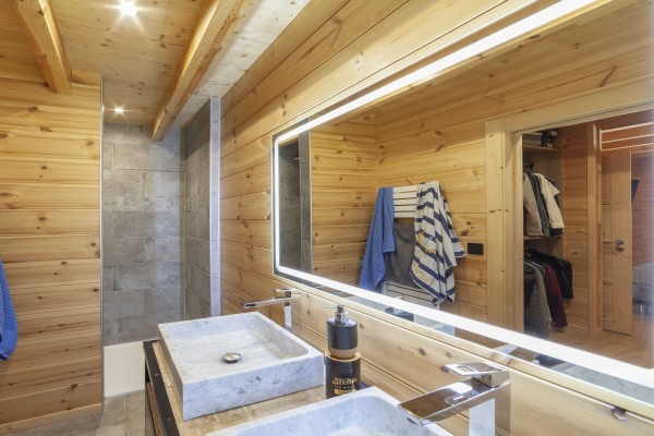 Chalet lumineux avec de grandes ouvertures (Villers-le-Lac)