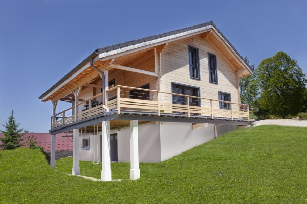 Chalet moderne avec terrasse bois abritée (Fournets-Luisans)