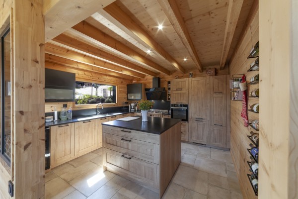 Chalet lumineux avec de grandes ouvertures (Villers-le-Lac)