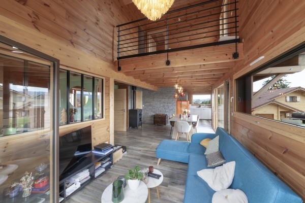 Chalet traditionnel dans l'esprit poteau-poutre (Les Courtots, La Longeville)