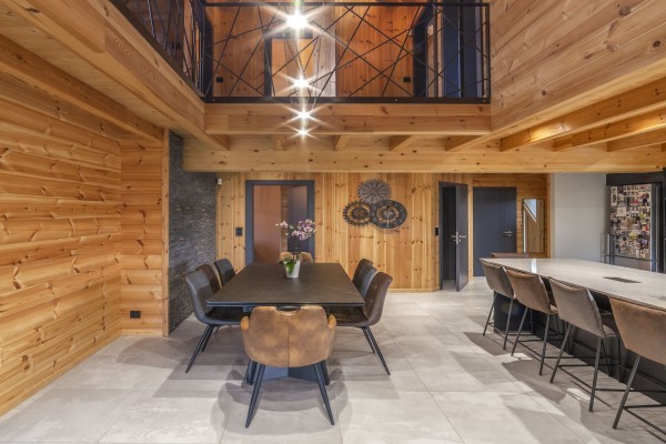 Maison contemporaine en madriers à 4 pans (Le Russey)