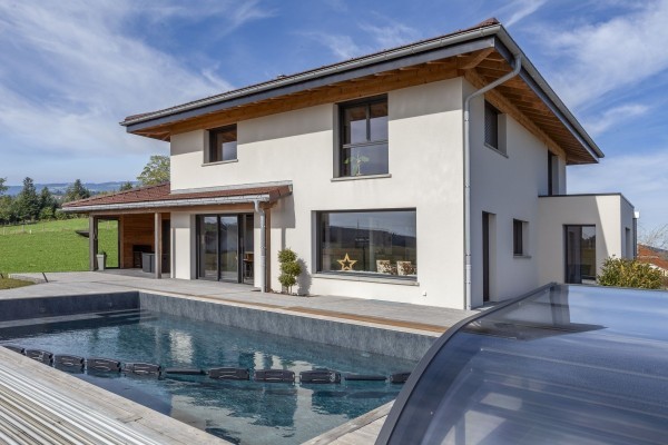 Maison contemporaine avec piscine (Orchamps-Vennes)