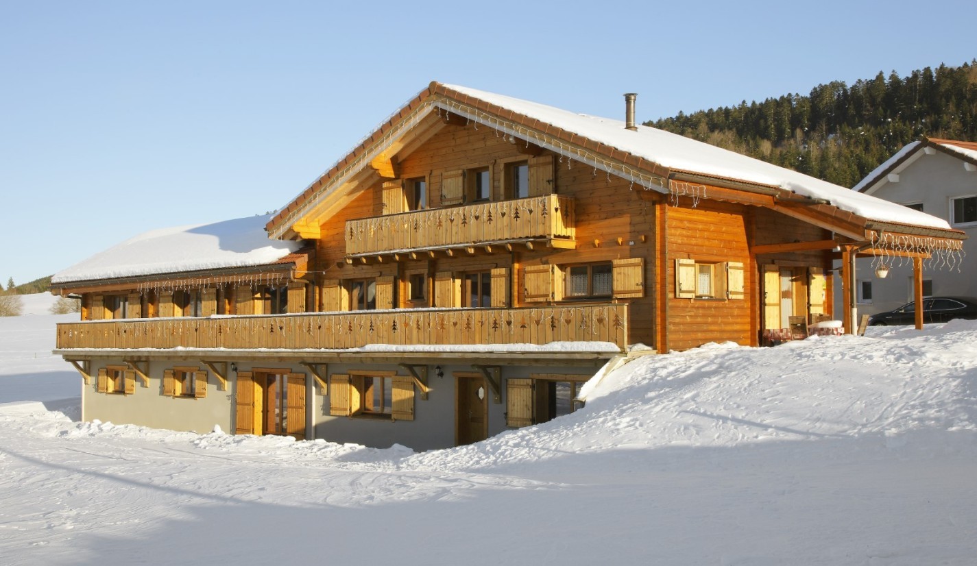 Logement collectif en bois - Extérieur sous la neige