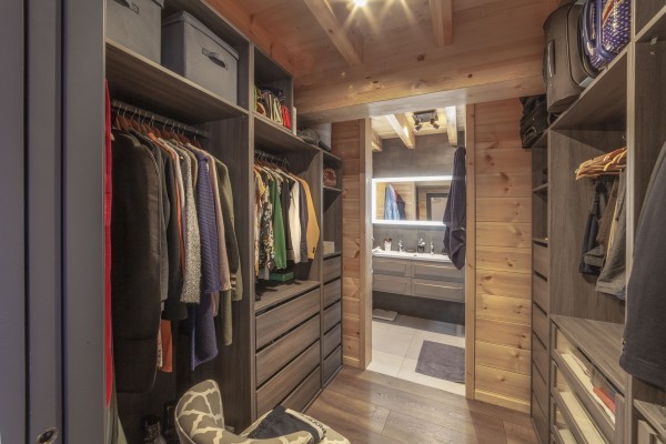 Maison contemporaine en madriers à 4 pans (Le Russey)