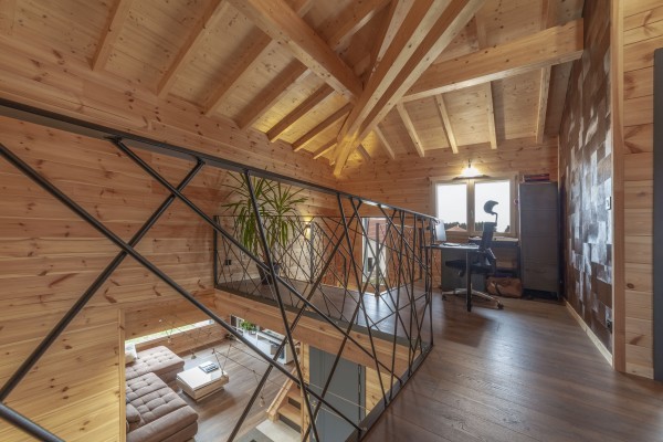 Maison contemporaine en madriers à 4 pans (Le Russey)