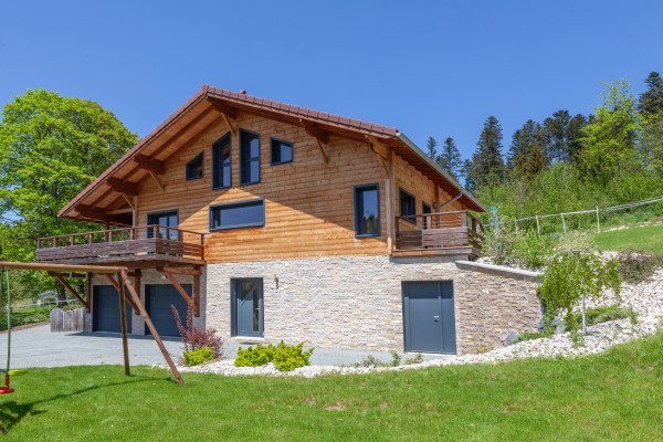 Grand chalet entre bois et pierres (Le Chauffaud)