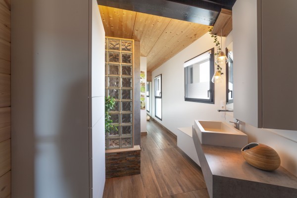 Maison contemporaine avec piscine (Orchamps-Vennes)