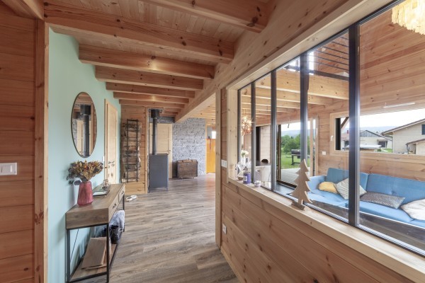 Chalet traditionnel dans l'esprit poteau-poutre (Les Courtots, La Longeville)