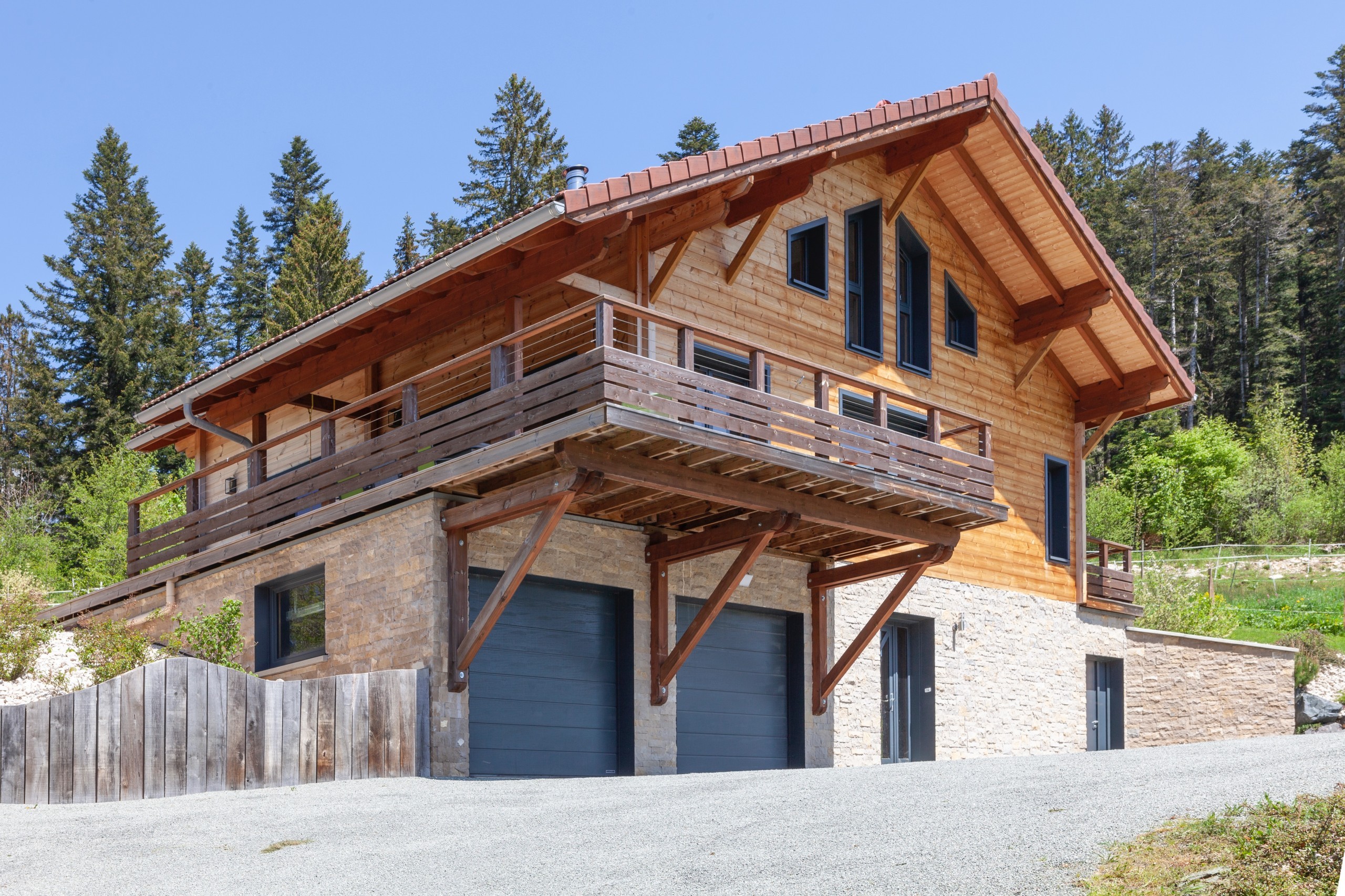 Grand chalet entre bois et pierres (Le Chauffaud)