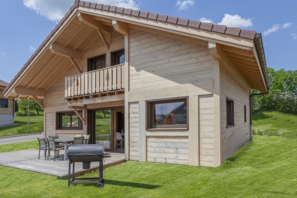 Chalet traditionnel dans l'esprit poteau-poutre (Les Courtots, La Longeville)