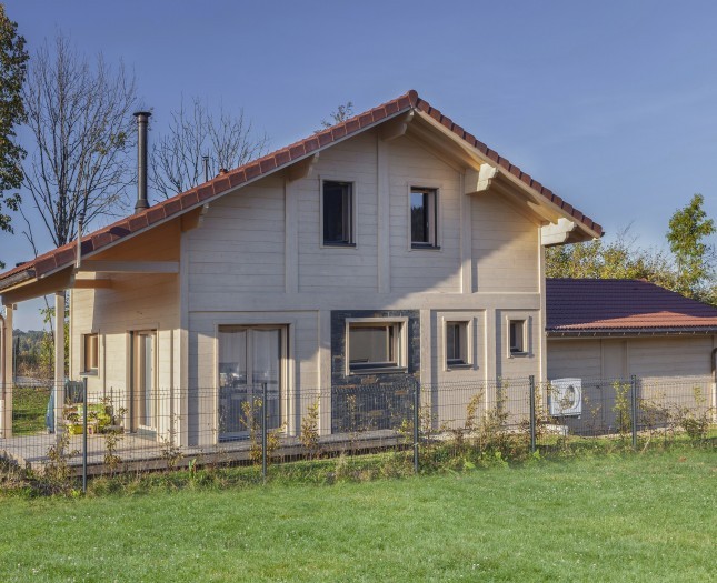 Chalet traditionnel en poteau-poutre (Mont-de-Laval)